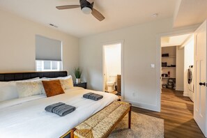 4 bedrooms, iron/ironing board, Internet