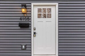 Exterior detail - Spacious 4BR / 4BA Downtown Indy, Family-Friendly, Close to Top Attractions (Indianapolis)