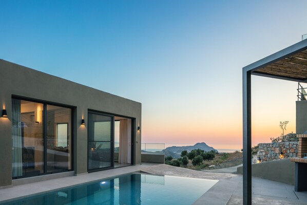 Outdoor pool, a heated pool - Sigma Villa, Private Heated Swimming Pool Garden, Panoramic Sunset (Rethymnon)