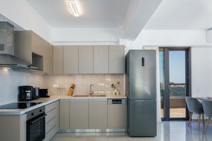 Fridge, microwave, oven, stovetop - Sigma Villa, Private Heated Swimming Pool Garden, Panoramic Sunset (Rethymnon)