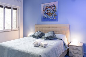2 habitaciones, escritorio, tabla de planchar con plancha y wifi gratis 