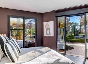 4 Schlafzimmer, Zimmersafe, Schreibtisch, Bügeleisen/Bügelbrett