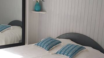 3 bedrooms, iron/ironing board, free WiFi