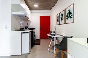 Apartamento standard | Cozinha privada | Geladeira, micro-ondas, cooktop, máquina de café expresso
