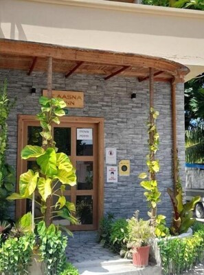 تفاصيل الفندق من الخارج