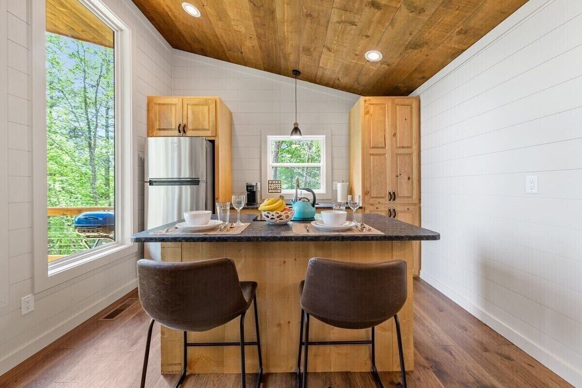 冷蔵庫、オーブン、コンロ、コーヒー / ティーメーカー