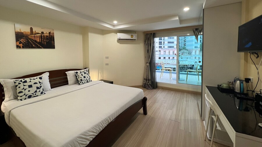 V Check Inn Sukhumvit 22