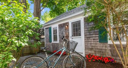 Quaint Cape Cod Cottage - 5mins to the beach, Galleries and Provincetown fun!