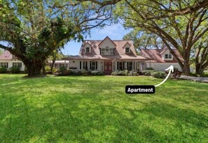 Exterior - Cozy open concept above garage apartment. 4 beds. Cottage Kitchen.  (LaBelle)