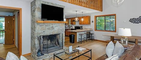 Télévision, cheminée