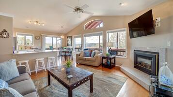 TV, fireplace, DVD player, books