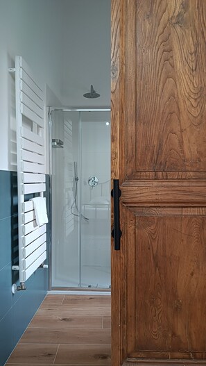 Double Room | Bathroom | Shower, hair dryer, bathrobes, bidet - Ottantotto Viterbo (Viterbo)