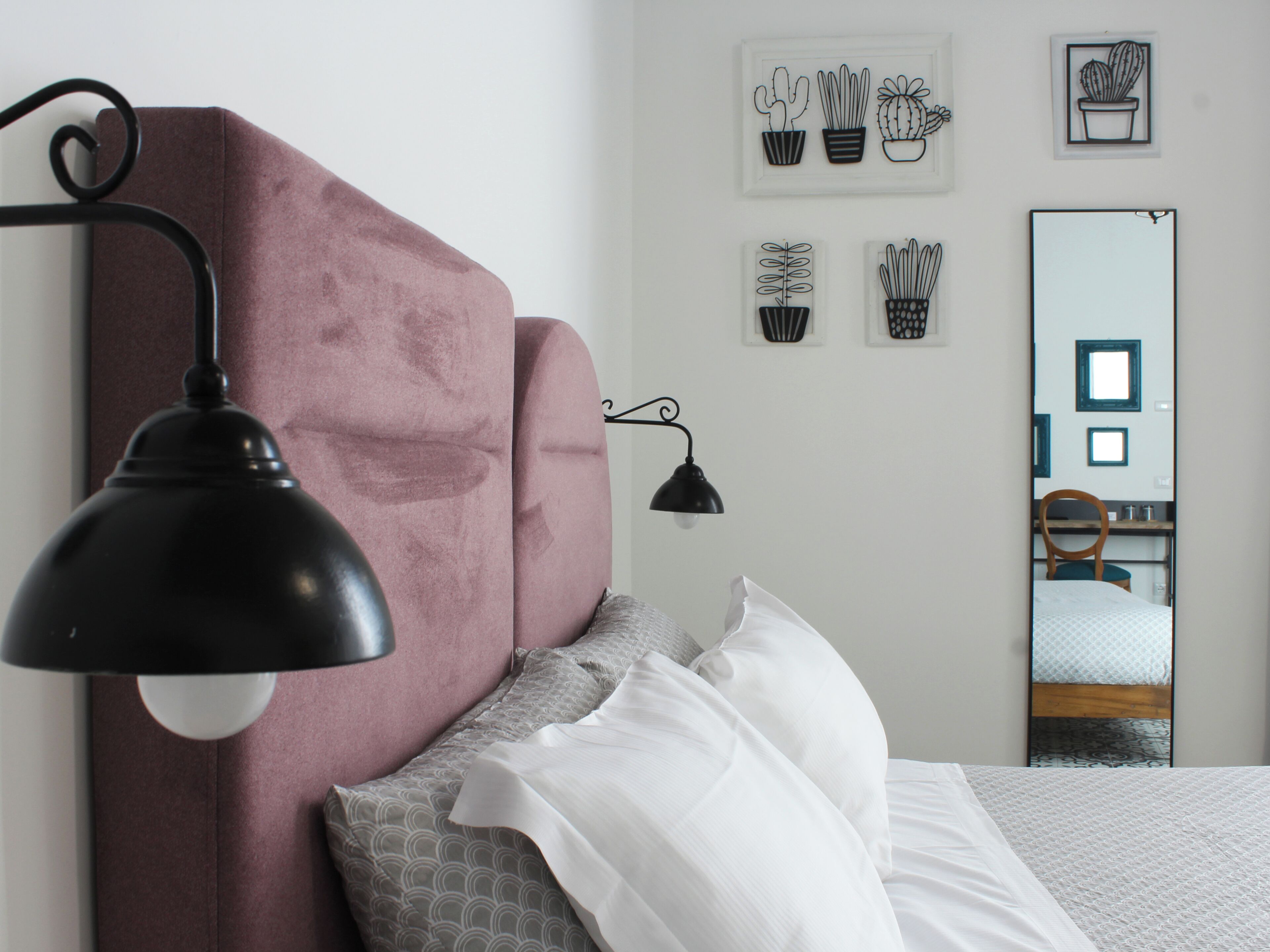 Habitació triple | Escriptori, un bressol de viatge, wifi gratuïta i roba de llit 