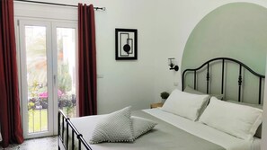 Camera doppia | Una scrivania, culla da viaggio, Wi-Fi gratuito, lenzuola