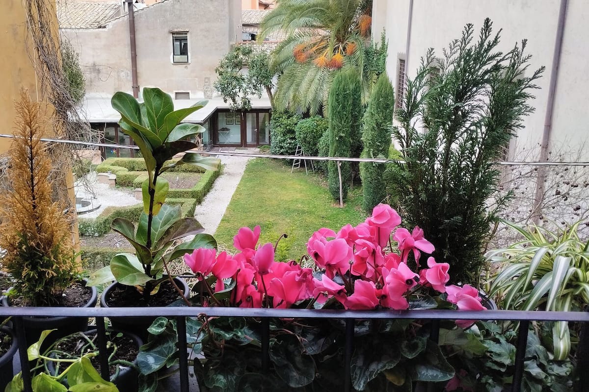 Double Room | Desk, travel crib, free WiFi, bed sheets