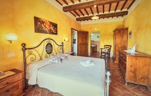 2 chambres, fer et planche à repasser, lit parapluie, Wi-Fi