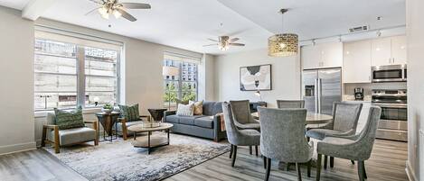 المنشأة من الداخل