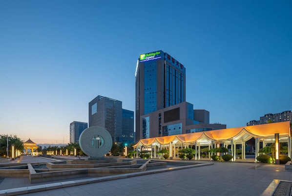 Exterior - Holiday Inn Express Yinchuan Yuehai by IHG (Yinchuan)