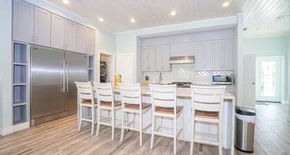Destin Beach House for 28! Heated pool, grill and walking distance to the beach