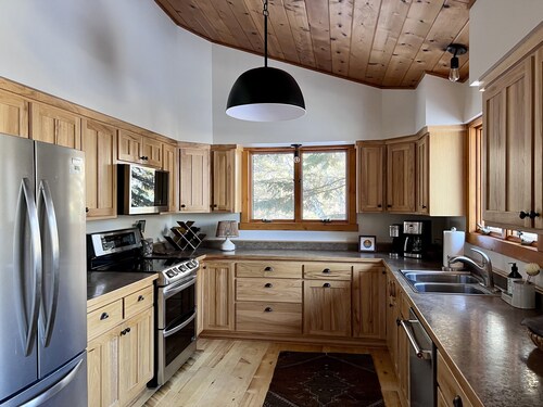 Tranquil & Fun Lakefront Home by Walker on Kabekona. Spacious & Lux. King Beds. 