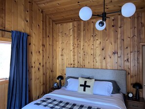 5 bedrooms, in-room safe, iron/ironing board, travel cot