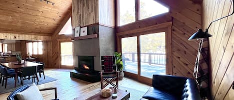 Téléviseur connecté, foyer, Netflix, livres