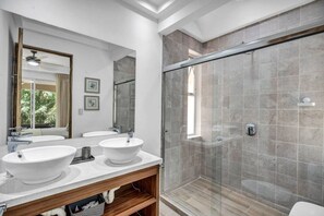 Hair dryer - Gav4: New Condo in Location Walkable to Beach (Tamarindo)