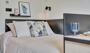 Standard Studio | Desk, laptop workspace, iron/ironing board, free WiFi - Estudios y Habitaciones Modernas en PAMPLONA, SK (Pamplona)