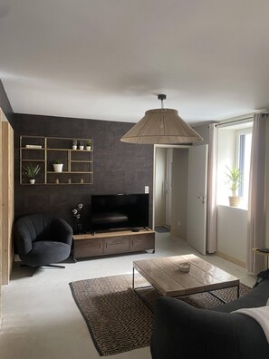 Smart TV - Maison Grande Capacité - 9 Chambres - Proche Centre-ville, Gare et Arena (Reims)