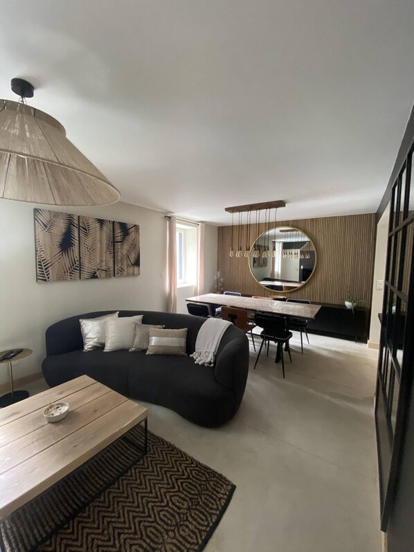 Smart TV - Maison Grande Capacité - 9 Chambres - Proche Centre-ville, Gare et Arena (Reims)