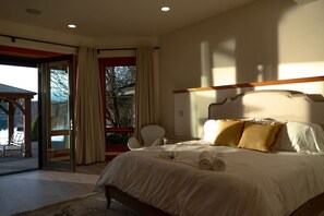 4 bedrooms, desk, iron/ironing board, WiFi