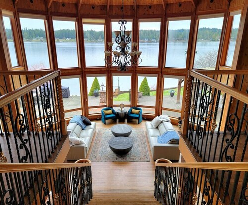 Private beach luxury home sleeps 12, Shelton, WA
