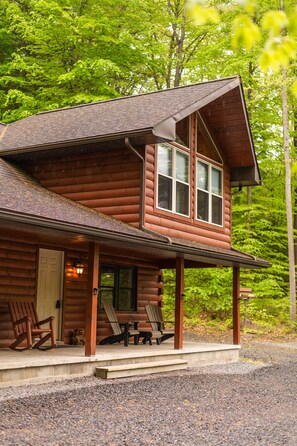 Exterior - Creekside Hideaway, sleeps 9-10, gorgeous and private setting. (Reedsville)