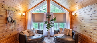 Creekside Hideaway, sleeps 9-10, gorgeous and private setting.