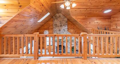 Creekside Hideaway, sleeps 9-10, gorgeous and private setting.