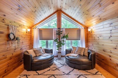 Creekside Hideaway 3 BR 2 Bath