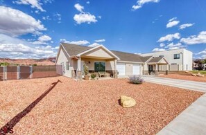Exterior - Bright & Modern @ theHeart of Red Rock Recreation! (Kanab)