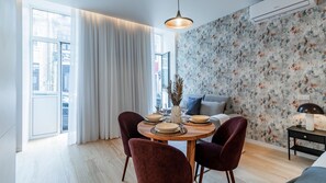 Dining - Almada 551 - 0.1 l Chic Studio by LovelyStay (Porto)