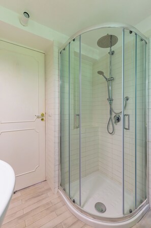 Dusche, Haartrockner, Bidet, Handtücher