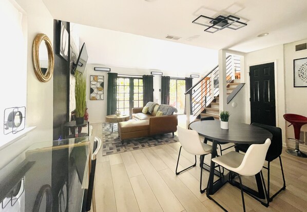 Dining - Battery Atlanta/Truist Park Area - Modern 3 Bedroom Townhouse (Smyrna)