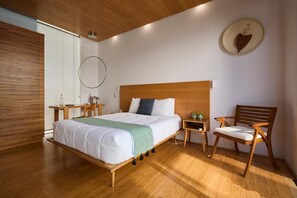 Deluxe Studio | Premium bedding, in-room safe, individually decorated