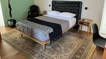 Habitación doble Confort | Ropa de cama de alta calidad y caja de seguridad en la habitación