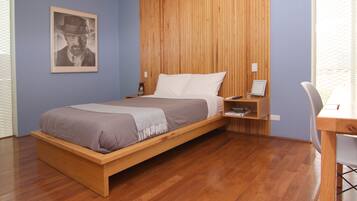 City Double Room | Peralatan tempat tidur premium, peti besi dalam bilik