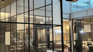2 restaurants, breakfast, lunch, dinner served; international cuisine