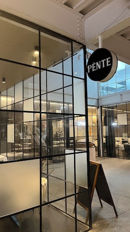 2 restaurants, breakfast, lunch, dinner served; international cuisine