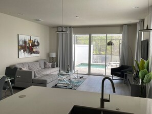Living area - 20 Minutes to Disney! New modern and spacious townhome whit a private pool! (Clermont)
