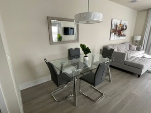 Dining - 20 Minutes to Disney! New modern and spacious townhome whit a private pool! (Clermont)