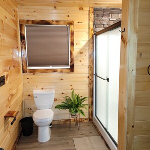 Bruser, hårtørrer, håndklæder, Sæbe