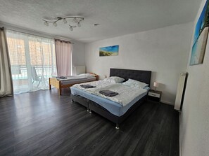 3 chambres, fer et planche à repasser, Wi-Fi, draps fournis