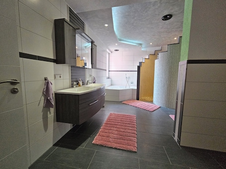 Spa. 150 square meter vacation apartment for up to 10 people
